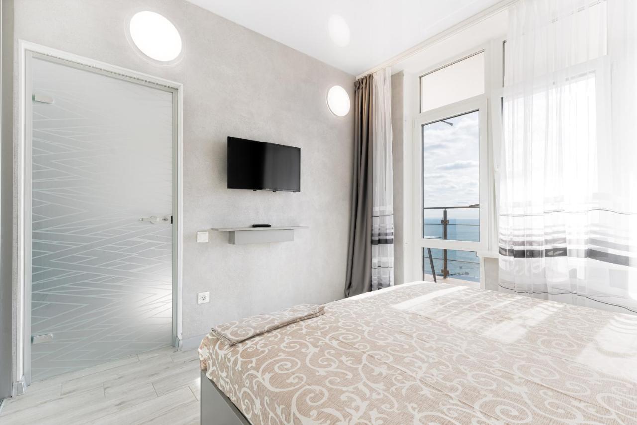 Pearl 44 Apartment With Terrace Odesa Exterior photo